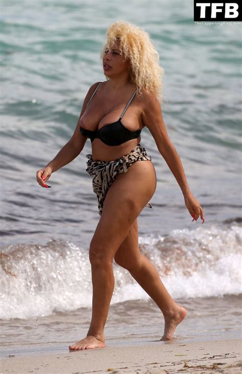 Afida Turner Flashes Her Nude Boobs In A Bikini In Miami Beach