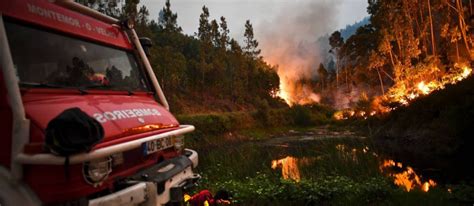 Marcelo lamenta vítimas de incêndio em prédio de lisboa. Incêndio florestal em Portugal: não existem desastres naturais