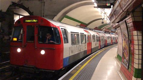 London Underground Bakerloo Line 1972 Stock Trains At Piccadilly Circus