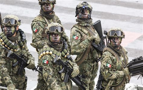 Mexican Naval Infantrymen In Mexico City 3653x2321 Mexican Army