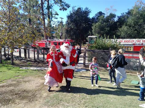 Santa and Mrs Claus _Rosalie Huntington | Circling The News