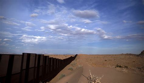 Eeuu Frontera Con México Centro Para Migrantes Contrasta Por Buen