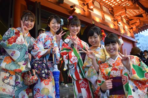 15 Japanese Customs You Should Know While Visiting Japan