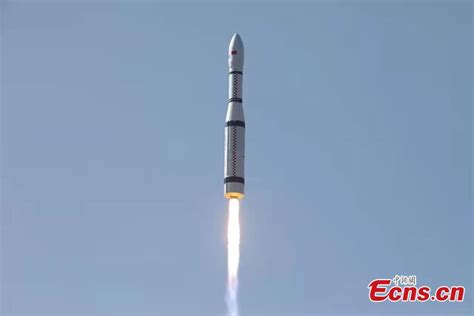 China lässt eine rakete unkontrolliert auf die erde zurück stürzen. Chinesische Rakete schickt 13 Satelliten ins All_China.org.cn