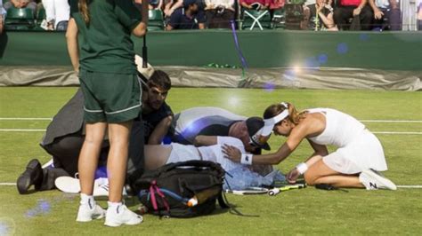 Video Us Tennis Star Collapses Mid Match At Wimbledon Abc News