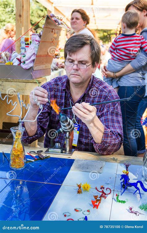 Professional Glass Blower Creating Bird Figure Editorial Image Image Of Blowing Torch 78735100