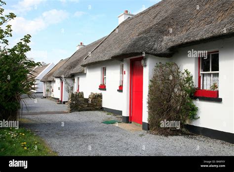 Thatched Cottage In Tully Cross Connemara Ireland Stock Photo Alamy