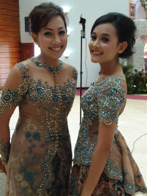 Cara menjahit baju brokat duyung / paduan baju kebaya dan hijab ini bikin anda tampak anggun. Love the sheer kebaya and the peplum one. :) | Pakaian ...