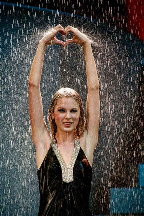 The Hand Heart After Shouldve Said No At The Fearless Tour Taylor