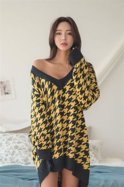 Woolen Art Girl Bell Sleeve Top Turtle Neck Asian Female Blouse Model Sweaters