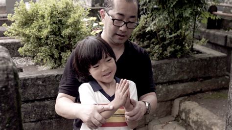 更多日本男性承擔起家庭責任 - 紐約時報中文網