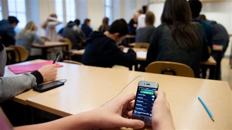 Banning Cell Phones In School Essay 478 Words