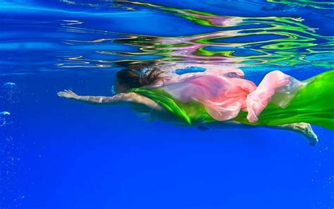 underwater clear woman swim hd wallpaper peakpx