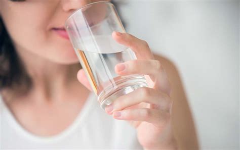 Why You Need To Drink 8 Glasses Of Water Every Day Healthy Balance With Lisa