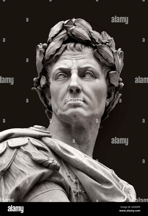 Estatua Del Emperador Julio César Fotos E Imágenes De Stock Alamy