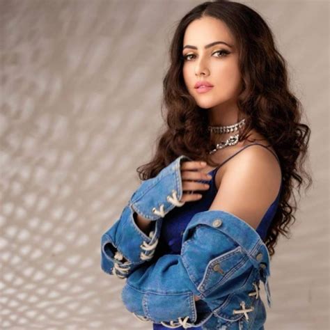 Sana Khan Photos Latest Hd Images Pictures Stills And Pics Filmibeat
