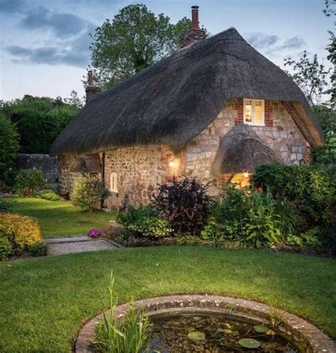 Faerie Door Cottage In West Overton Wiltshire Countryside Cottage