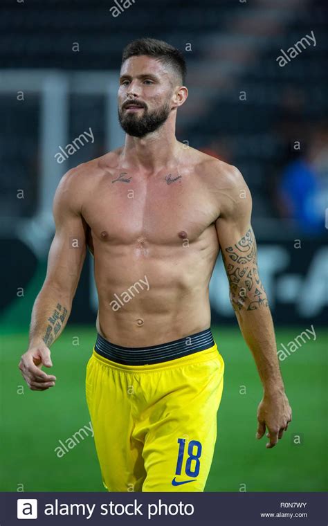Find and save images from the olivier giroud ❤️ collection by ~ whatever ~ (_magic_in_wonderland_) on we heart it, your everyday app to get lost in what you love. Épinglé sur Olahraga