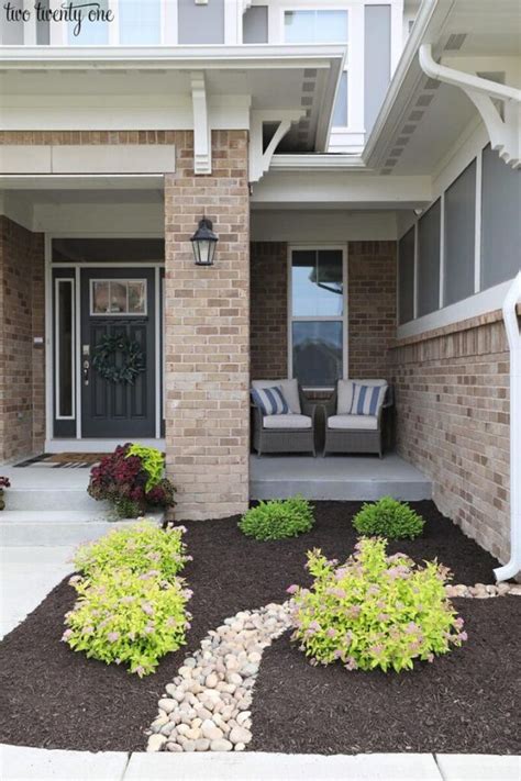 Curb Appeal: 25 Modest Yet Gorgeous Front Yards and DIY Projects