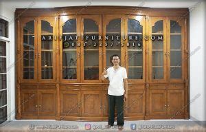 Terdapat ruang untuk menyimpan berbagai macam barang sehingga praktis untuk semua kebutuhan anda. Lemari Rak Buku Mewah Jati Jepara | ARIF JATI FURNITURE