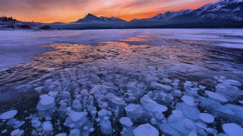 Download Wallpaper 1600x900 Lake Ice Snow Winter Sunset Horizon