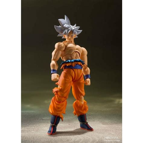His extremely muscular body has been faithfully recreated. Dragon Ball Super Son Goku Ultra Instinct S.H.Figuarts ...