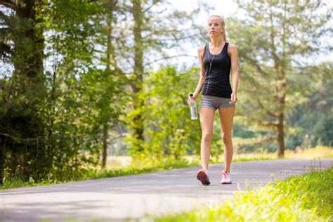 Marcher pour une bonne santé et un son bien être durant une randonnée