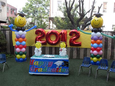 Graduate Balloon Sculptures For Daycare Graduation Graduation Table