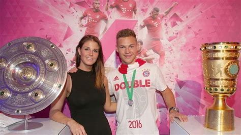 Joshua Kimmich Ganz Privat Ehemann Und Dreifach Papa So Lebt Der Bayern Profi Privat Newsde