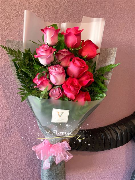 Deluxe Pink And Hot Pink Rose Standing Bouquet In Las Vegas Nv V Florist