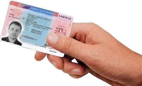 Requisitos para renovar tarjeta comunitaria en España2024