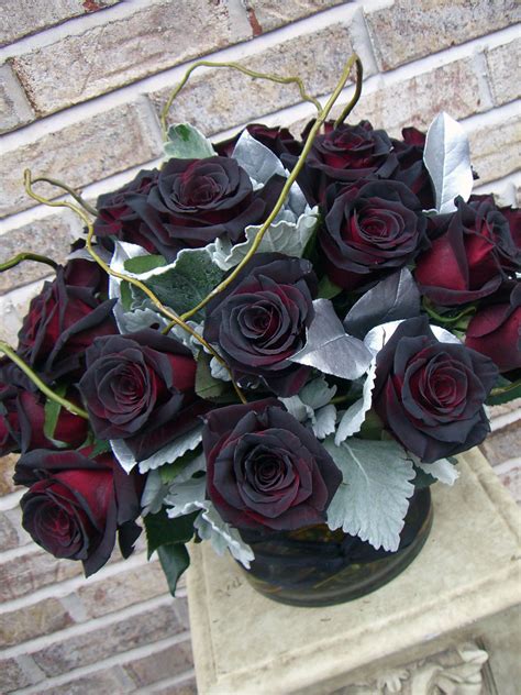 Pin By Louise James On Wedding Florals Black Rose Bouquet Black