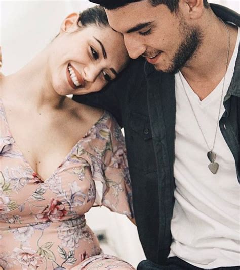 Beatrice valli è diventata mamma per la terza volta volta. 'Uomini e Donne', Beatrice Valli svela il sesso del bimbo ...