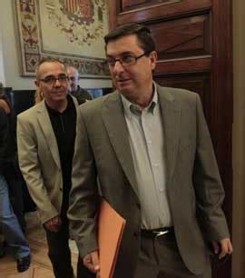 Su pretensión era terminar con la revolución para implantar el nuevo estado, por lo que establecieron fuertes en su empeño por tener el respaldo de la iglesia, se firmó en 1851 el concordato con la santa sede, en la que se suspendía la venta de las tierras desamortizadas pertenecientes al clero y. IU-ICV cree que el Concordato con la Santa Sede "sobra" en ...