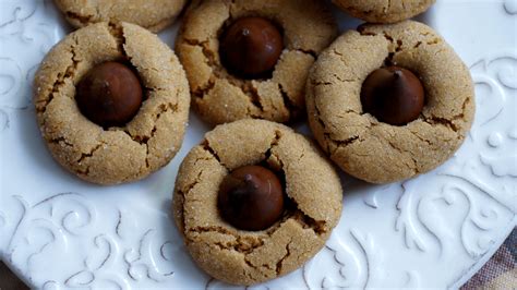 Chewy gingerbread blossom cookies rolled in sugar with chocolate hershey kiss centers. Hershey Kiss Gingerbread Cookies / Shortbread Hershey Kiss Cookies Recipe / This is my favorite ...