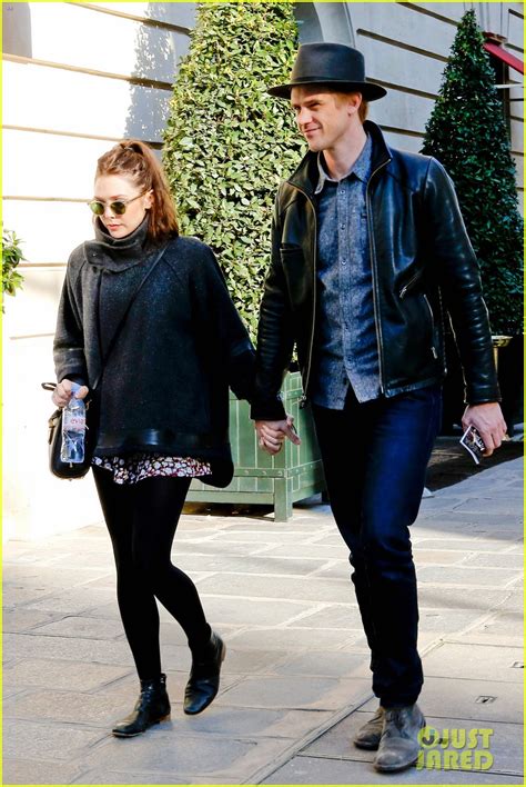 Elizabeth Olsen And Boyfriend Boyd Holbrook Take A Romantic Stroll In