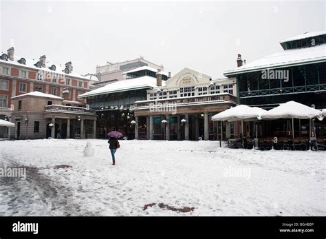 Covent Garden In Central London In The Snow Stock Photo Alamy