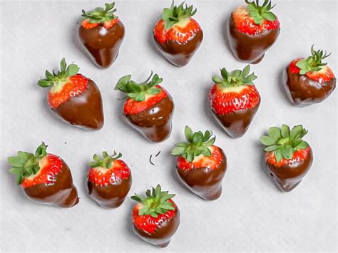 Easy Chocolate Covered Strawberries Drive Me Hungry