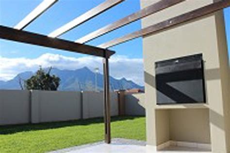 George Spacious House With Patio Braai And Beautiful Garden In Kingswood