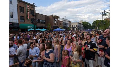Downtown Block Party Comes Roaring Back To Iowa City The Daily Iowan