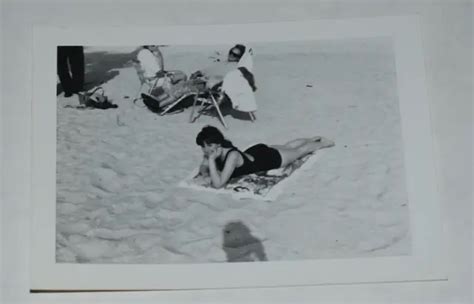 S Beach Scene Pretty Woman In Swimsuit Candid Vintage Photograph B