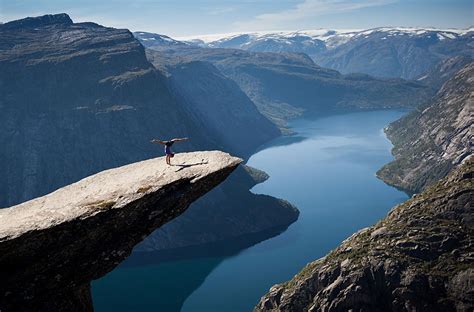 26 Extraordinary Photos That Captured People In Awe Of Nature