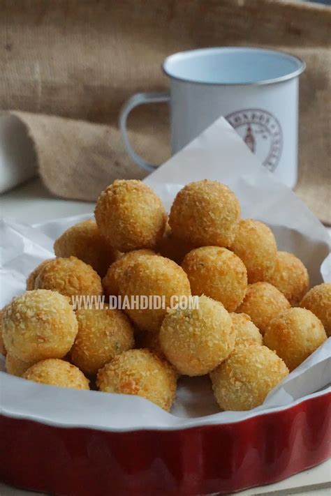 Resep cara membuat bolu kukus itu sederhana, tapi tidak sedikit yang ternyata gagal. Bitterballen Ayam & Sosis - Resep Resep Masakan