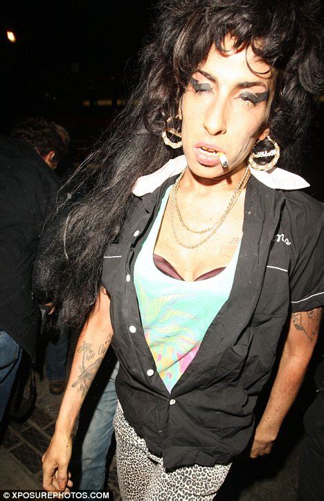 Ravaged Amy Winehouse Gives Her Best Snarl On The Eve Of Her 25th Birthday Daily Mail Online