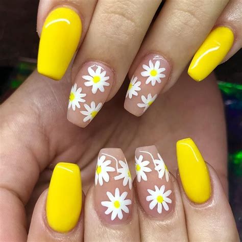Flower Nail Designs Will Help You To Welcome The Spring And Summer It