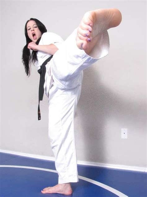 Pin By Johann3444 On Karate In 2020 Female Martial Artists Martial Arts Women Martial Arts Girl