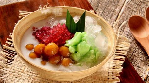 Jika biasanya bubur sumsum disajikan dengan warna putih, kamu juga bisa. Resep Es Bubur Sumsum (Es Loder) - Lifestyle Fimela.com
