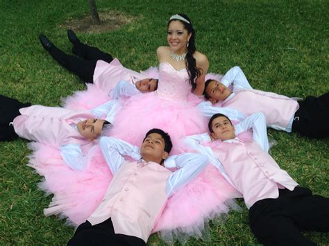 You can get even more creative by adding flowers or other props like @pink.lem and @tezza did. Pin by Mayra Sorc on Quince Ideas | Quinceanera pictures ...