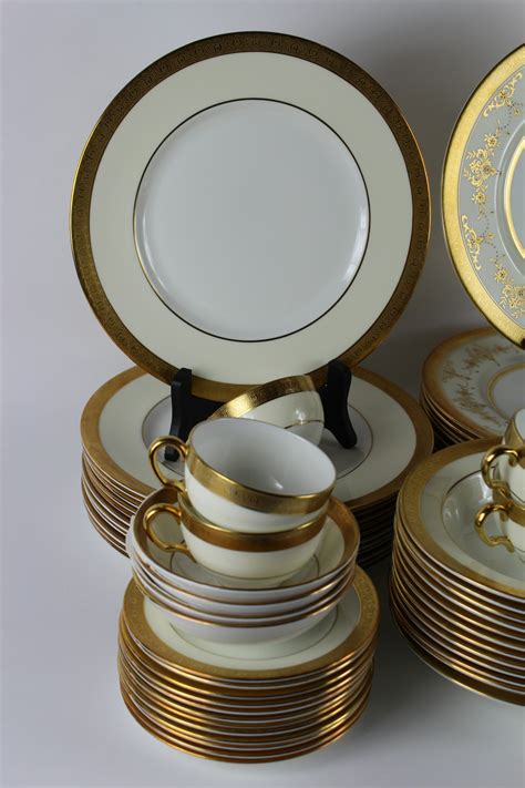 Minton Fine Bone China Dinnerware Plus Serving Pieces Including