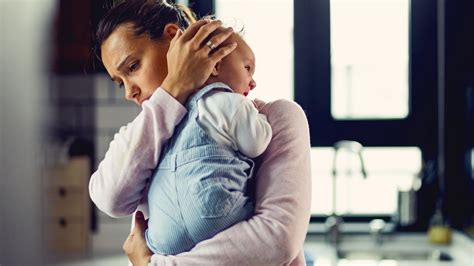 Как успокоить ребенка: 12 способов остановить истерику плачущего ...